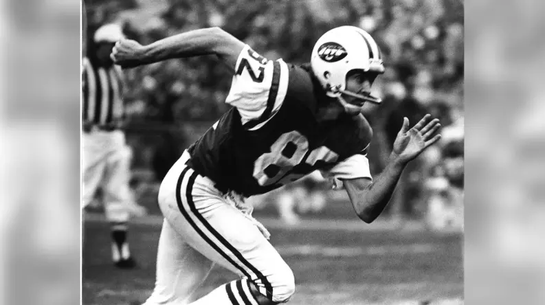 New York Jets player wearing number 87 in the 1963–1977 Kelly Green home uniform during a game